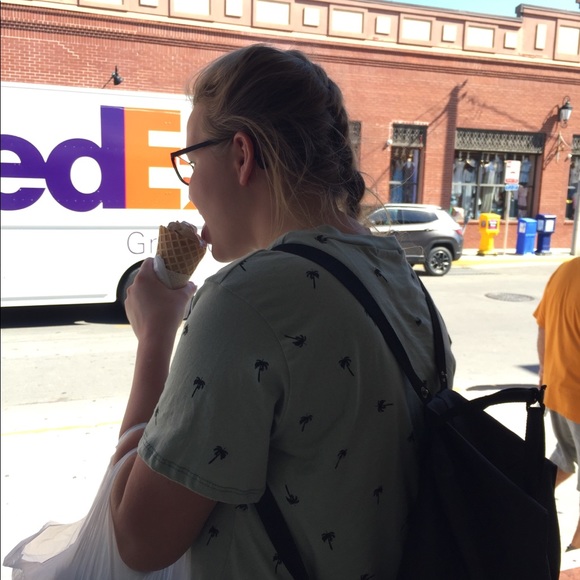 Meet your Posher, Lani - Picture 1 of 1